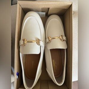 NWT Memory Foam White Mules
